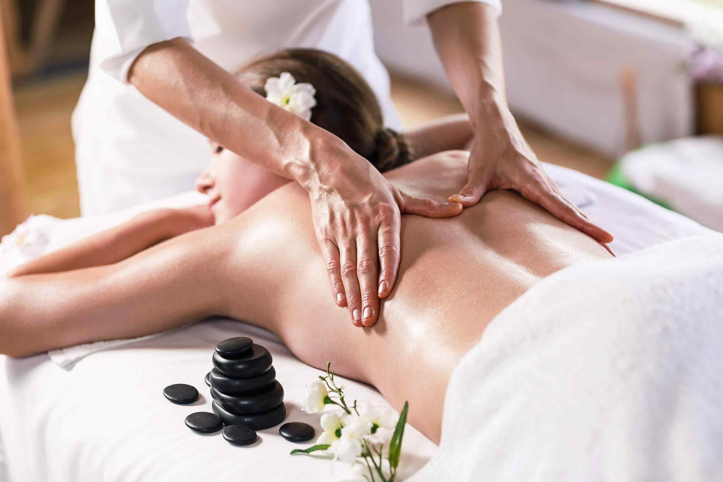 https://www.centronamaste.it/wp-content/uploads/2018/10/spa-massage-17.jpg